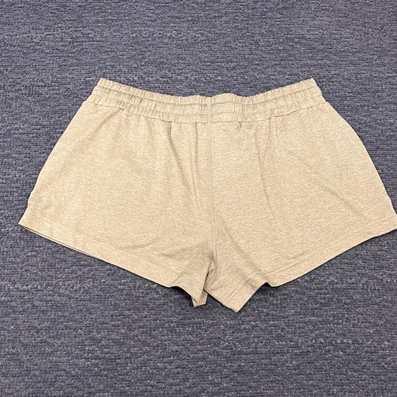 Vuori Performance Shorts Womens Medium Khaki Green Heathered Athletic Drawstring - Picture 2 of 8